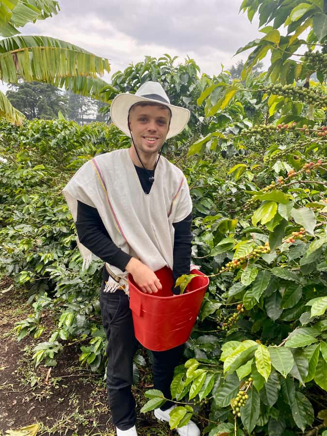 Medellín Coffee Farm Tour with Trolley and Cable Car Ride - The cable car ride into Comuna 8