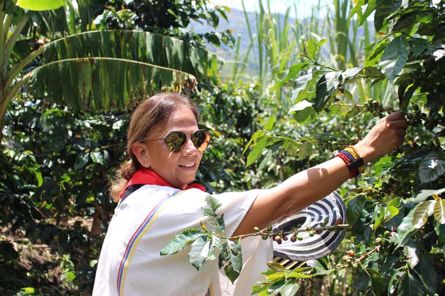 Medellin: Coffee Tour with Hotel Transfers and Meals - Dressing for the farm and meeting the family