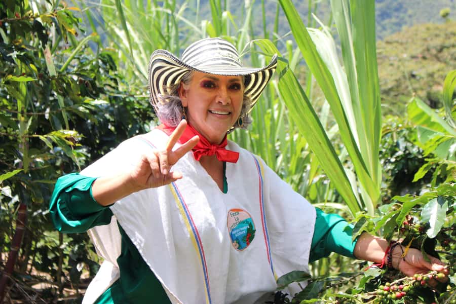 Medellin: Coffee Tour with Hotel Transfers and Meals - Tasting Colombian coffee in several ways
