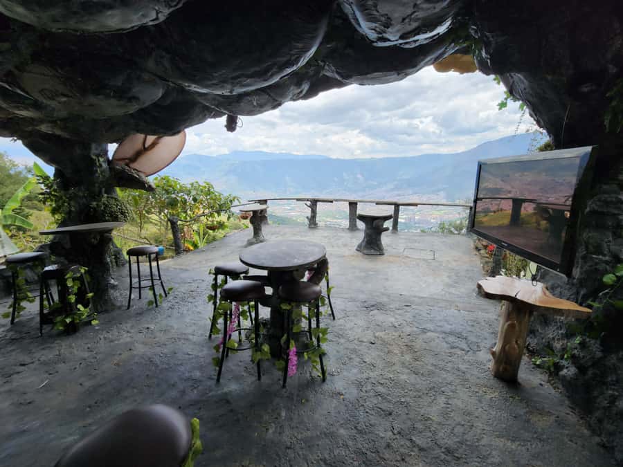 Medellin: Glamping Spa and coffee tour Experience - Meeting at Arví and getting to the farm