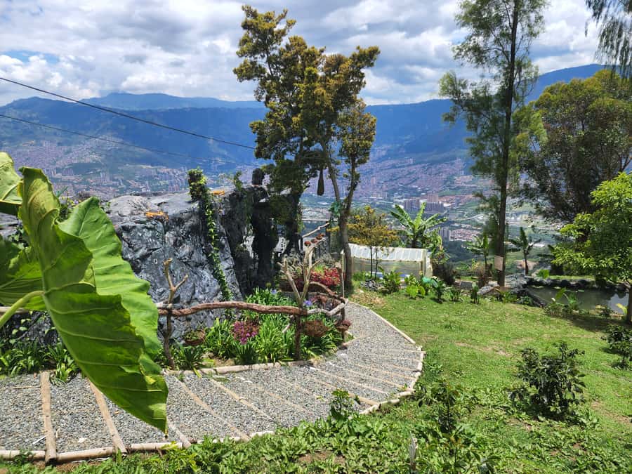 Medellin: Glamping Spa and coffee tour Experience - Starting the morning with a Colombian farm breakfast