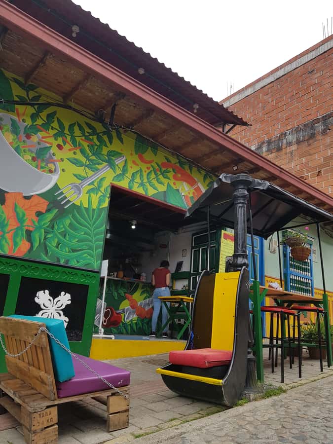 Medellin: Guatape, El Peñol Coffee Farm Private Tour & Fruit - Learning coffee at a farm near El Peñol