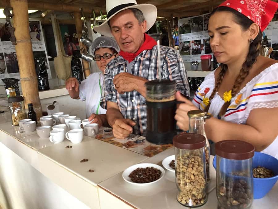 Medellín: Guatape Village with Coffee and Fruit Tasting Tour - A full day from Medellín to the Guatapé area