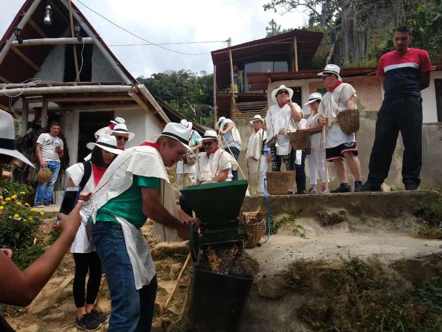 Medellín: Guatape Village with Coffee and Fruit Tasting Tour - The replica of old Peñol and the dam story