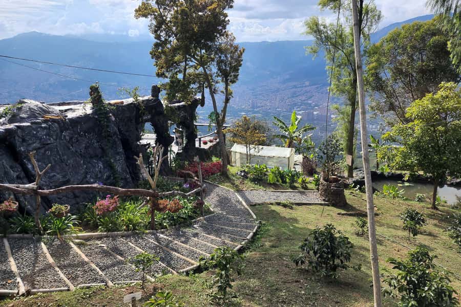 Medellin: Horseback Riding Coffee Farm Tour with Coffee Spa - Who should book this experience?