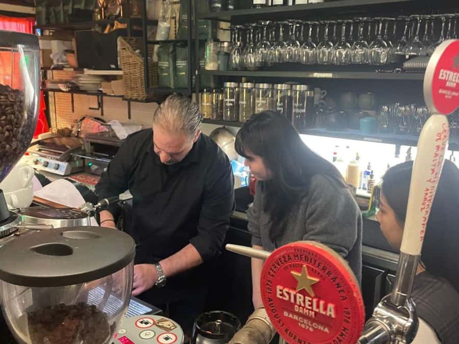 Melbourne: Barista Experience at Degraves Espresso - Handling the machine and understanding the grind