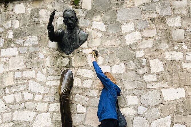 Montmartre & Sacré Coeur : Museum & Coffee In A Tiny Group Tour - Forty-five minutes inside the Musée de Montmartre
