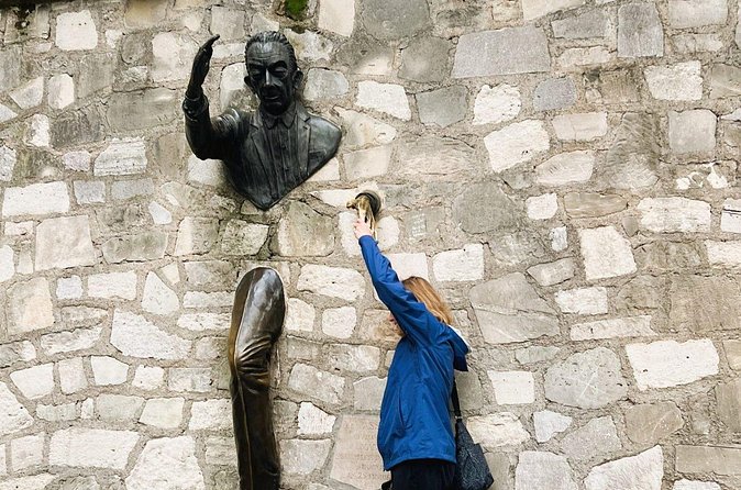 Montmartre & Sacré Coeur : Museum & Coffee In A Tiny Group Tour - Coffee as a small but useful pause