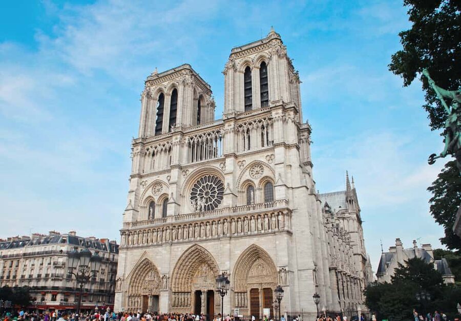 Paris Left Bank: Writers, Revolution, and Black Coffee - Square René Viviani and the Seine