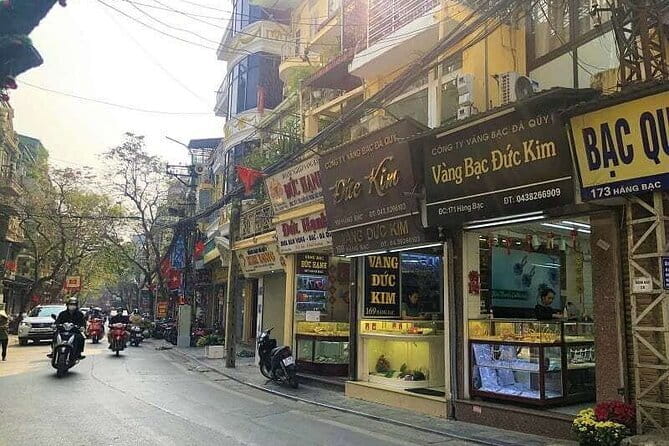 Private Hanoi Historical Walking and Coffee Making Class - Herbal traditions on Lan Ong Street