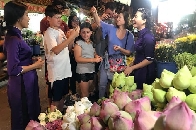 Private Ho Chi Minh City Tour from Port & Vietnamese Egg Coffee - Ben Thanh Market and souvenir time