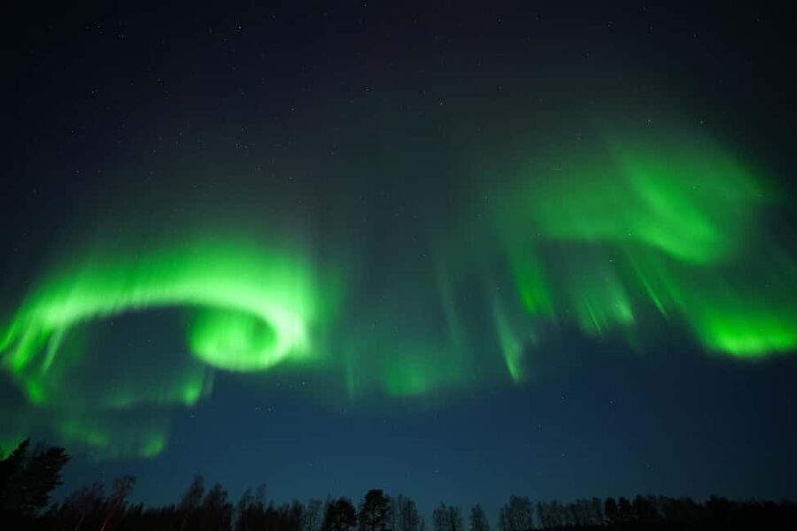 Rovaniemi: Coffee under Northern Lights & Professional Photo - Chasing clearer skies beyond Rovaniemi