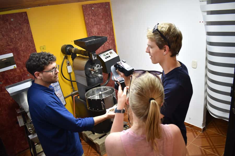Salento: Coffee Master Roasting, Brewing and Tasting Tour - Watching green coffee change in the drum roaster