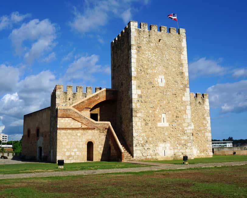 Santo Domingo: Colonial Zone Tour with tasting - Starting at Parque Colón and the cathedral