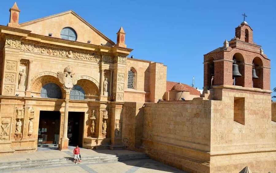 Santo Domingo: Colonial Zone Tour with tasting - Walking the cobblestones of the Colonial Zone