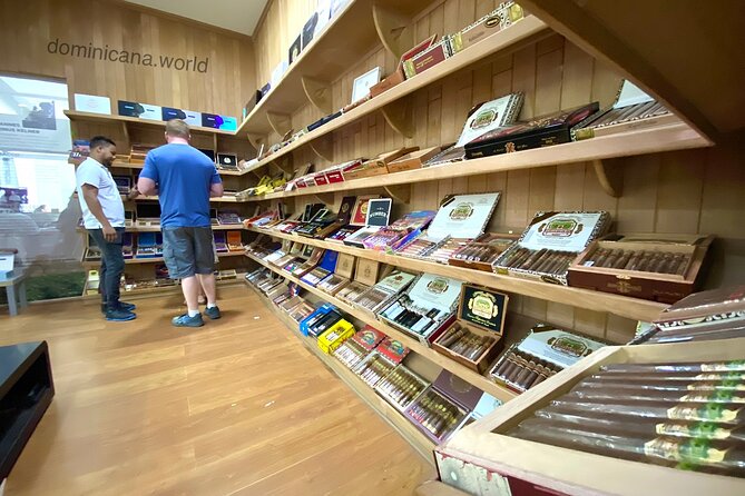 Shopping tour Punta Cana rum cigars coffee larimar chocolate souvenirs mamajuan - Chocolate and coffee make easy gifts