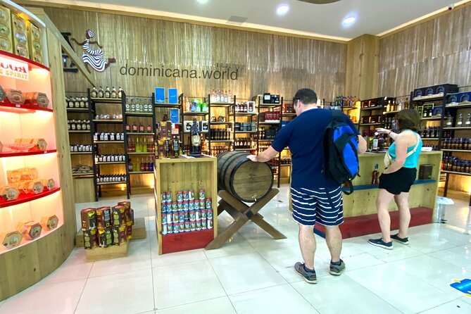 Shopping tour Punta Cana rum cigars coffee larimar chocolate souvenirs mamajuan - Inside the tobacco museum and cigar section