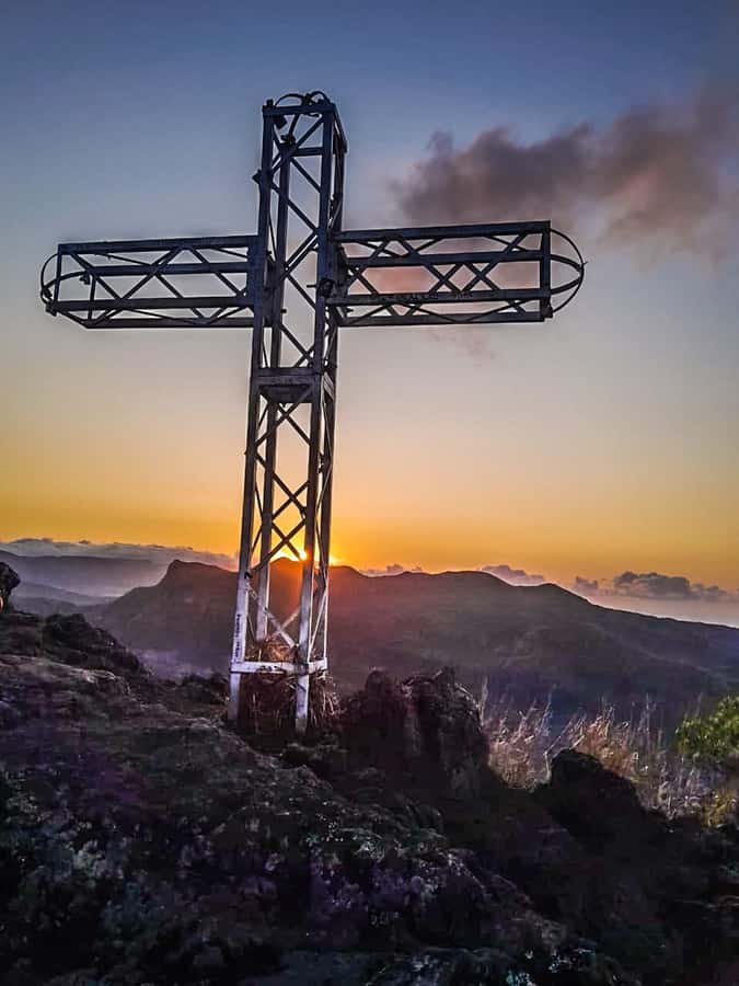 Sunrise hike at Le Morne Brabant with Local Guides (UNESCO) - Why Le Morne is worth an early start