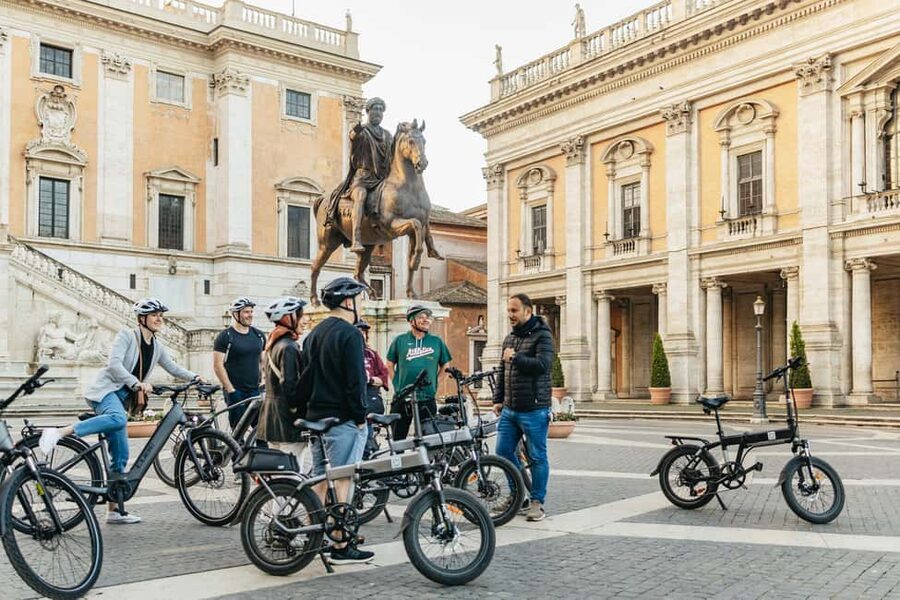Sunrise in Rome: Small Group E-Bike Tour & Italian breakfast - Campidoglio Hill and the first light