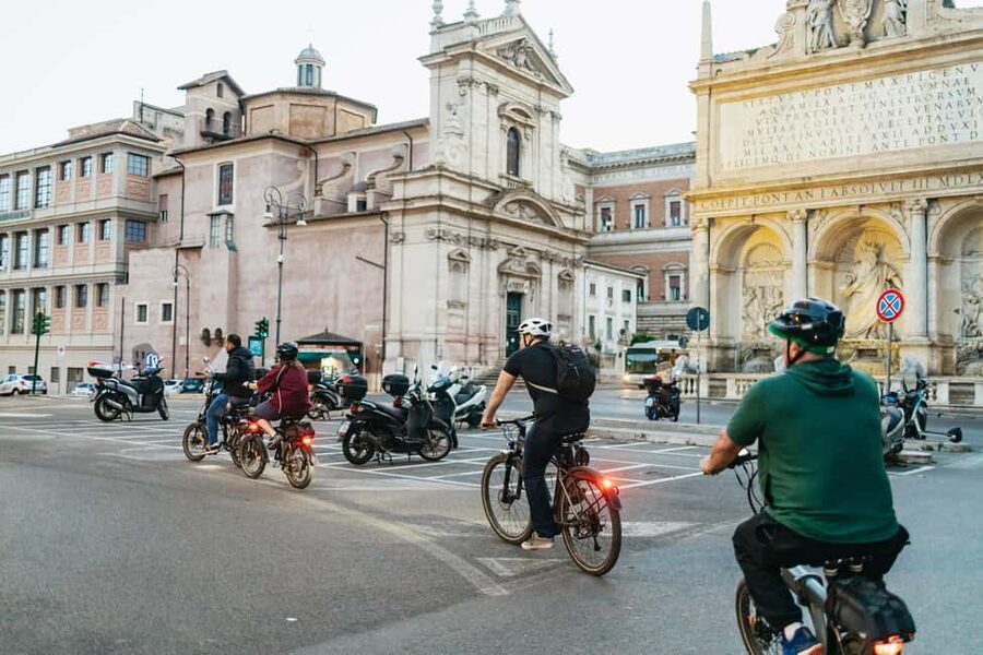 Sunrise in Rome: Small Group E-Bike Tour & Italian breakfast - Trevi Fountain in the quietest light