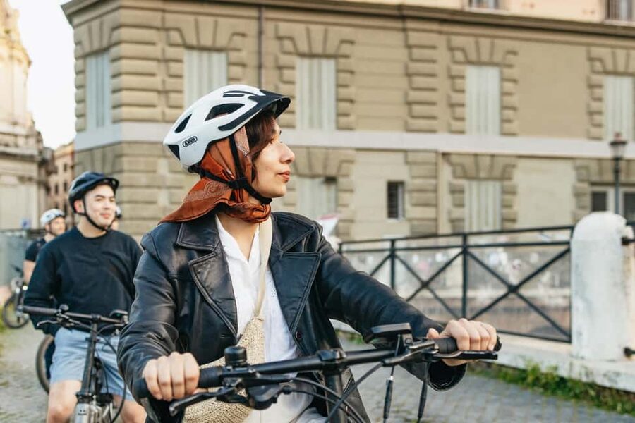 Sunrise in Rome: Small Group E-Bike Tour & Italian breakfast - The guides make the difference