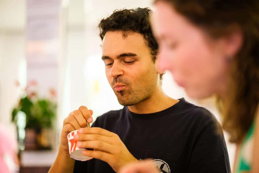 Vienna Coffee and Cake Tour: Sweets, Stories & Hidden Cafés - Cakes and coffee in the 4th district