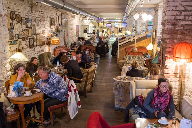 Vienna for Food Lovers: Cafés, Markets & Austrian Cuisine - Würstelstand: Vienna’s best casual lesson