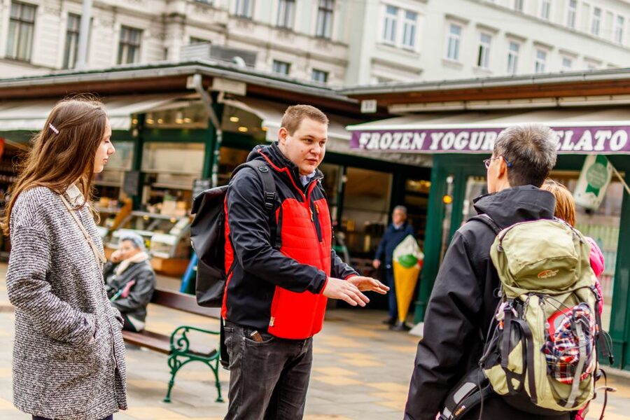 Vienna: Typical Austrian Food Tour with Coffee House Visit - How much food do you really get?