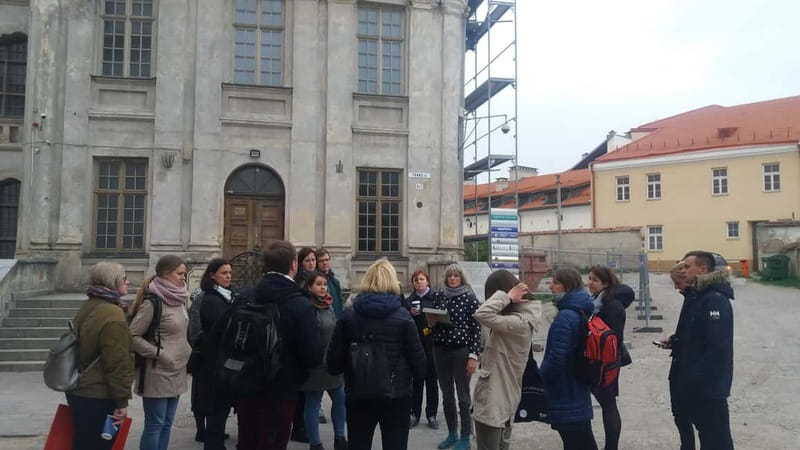 Vilnius: Morning Coffee Tour with Local Guide - St. Nicholas Church and Pilies Street